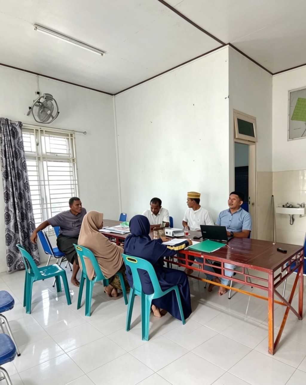 RAPAT KOORDINASI DENGAN TIM BUMDES KECAMATAN DENGAN PENGURUS BUMDES KROENG BADEE GAMPONG SEUKEUM